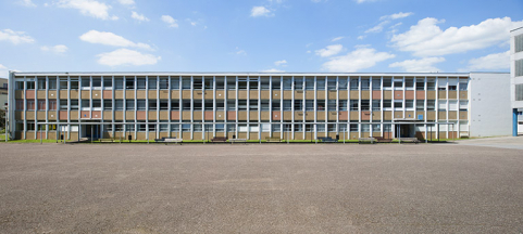 Besançon, lycée Tristan Bernard : façade antérieure sud du bâtiment d'internat, externat, logements, infirmerie. © Région Bourgogne-Franche-Comté, Inventaire du patrimoine Besançon, lycée Tristan Bernard : façade antérieure sud du bâtiment d'internat, externat, logements, infirmerie. © Région Bourgogne-Franche-Comté, Inventaire du patrimoine