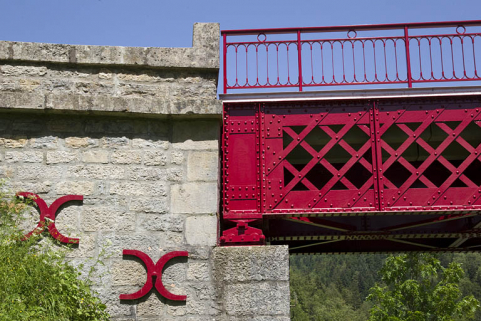 La Rasse : le support du tablier du pont sur la rive gauche. © Région Bourgogne-Franche-Comté, Inventaire du patrimoine La Rasse : le support du tablier du pont sur la rive gauche. © Région Bourgogne-Franche-Comté, Inventaire du patrimoine
