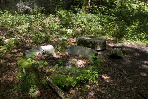 Site de l'ancien moulin Billod-Morel : vestiges d'une ribe. © Région Bourgogne-Franche-Comté, Inventaire du patrimoine Site de l'ancien moulin Billod-Morel : vestiges d'une ribe. © Région Bourgogne-Franche-Comté, Inventaire du patrimoine