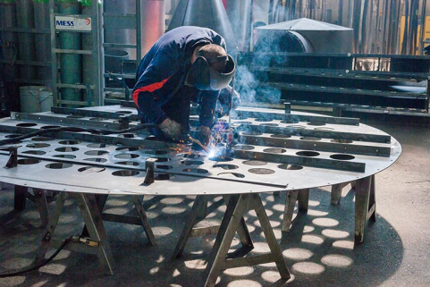 Opération de soudage. © Région Bourgogne-Franche-Comté, Inventaire du patrimoine