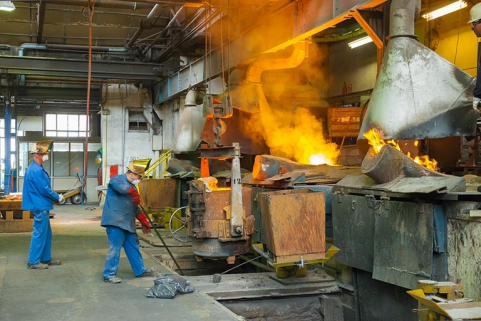 Fours à induction. Préparation d'une coulée. © Région Bourgogne-Franche-Comté, Inventaire du patrimoine