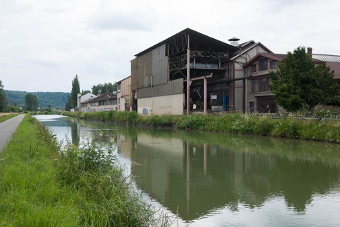 Vue d'ensemble depuis le canal. © Région Bourgogne-Franche-Comté, Inventaire du patrimoine