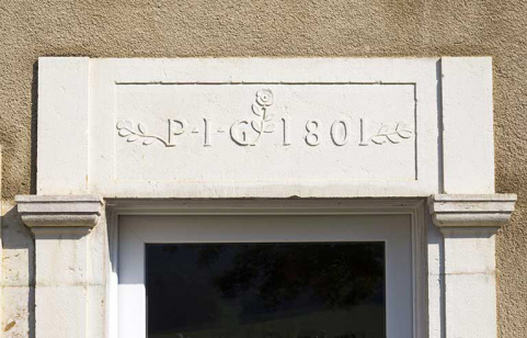 Linteau daté et monogramme. © Région Bourgogne-Franche-Comté, Inventaire du patrimoine