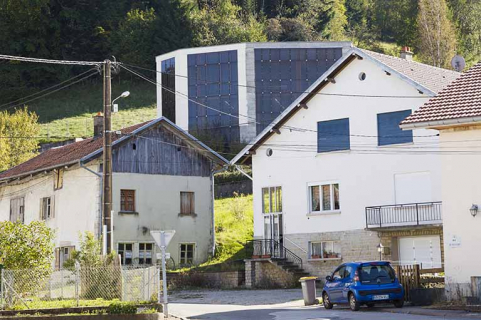 Atelier de fabrication du milieu des années 1990, depuis la rue de l'Industrie. © Région Bourgogne-Franche-Comté, Inventaire du patrimoine