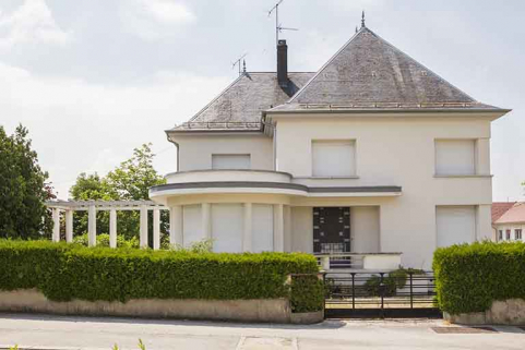 Logement patronal et pergola. © Région Bourgogne-Franche-Comté, Inventaire du patrimoine Logement patronal et pergola. © Région Bourgogne-Franche-Comté, Inventaire du patrimoine