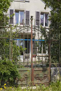 Logement patronal : grille de clôture. © Région Bourgogne-Franche-Comté, Inventaire du patrimoine