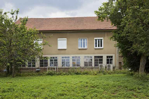 Façade postérieure, depuis l'usine Henri Bourgeois au nord-ouest. © Région Bourgogne-Franche-Comté, Inventaire du patrimoine