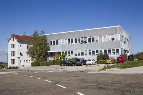 Vue d'ensemble, depuis le sud (atelier de 1948 à gauche, extension de 1970-1971 à droite). © Région Bourgogne-Franche-Comté, Inventaire du patrimoine