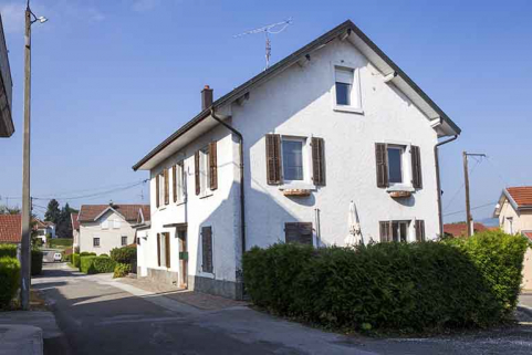 Logement patronal : façades antérieure et latérale droite. © Région Bourgogne-Franche-Comté, Inventaire du patrimoine Logement patronal : façades antérieure et latérale droite. © Région Bourgogne-Franche-Comté, Inventaire du patrimoine