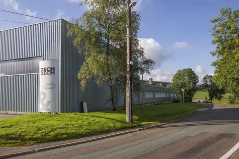 Façade latérale droite (atelier de 2013 au premier plan). © Région Bourgogne-Franche-Comté, Inventaire du patrimoine