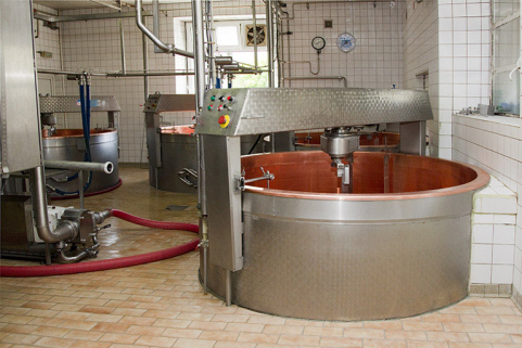 Cuves de fabrication. © Région Bourgogne-Franche-Comté, Inventaire du patrimoine Cuves de fabrication. © Région Bourgogne-Franche-Comté, Inventaire du patrimoine