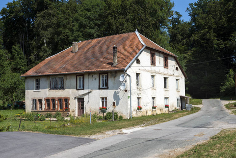 Façades antérieure et latérale droite. © Région Bourgogne-Franche-Comté, Inventaire du patrimoine Façades antérieure et latérale droite. © Région Bourgogne-Franche-Comté, Inventaire du patrimoine
