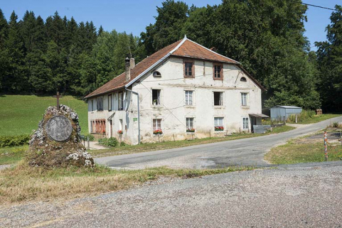 Vue d'ensemble, depuis l'est (façades antérieure et latérale droite). © Région Bourgogne-Franche-Comté, Inventaire du patrimoine Vue d'ensemble, depuis l'est (façades antérieure et latérale droite). © Région Bourgogne-Franche-Comté, Inventaire du patrimoine