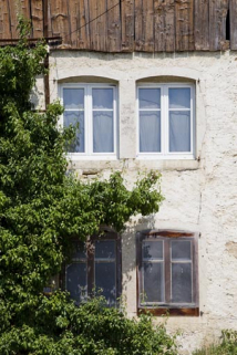 Travée de fenêtres doubles en façade. © Région Bourgogne-Franche-Comté, Inventaire du patrimoine