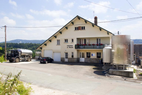 Façade antérieure, de trois quarts droite. © Région Bourgogne-Franche-Comté, Inventaire du patrimoine