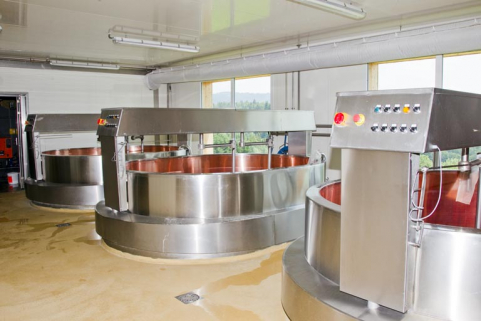 Trois cuves de fabrication. © Région Bourgogne-Franche-Comté, Inventaire du patrimoine