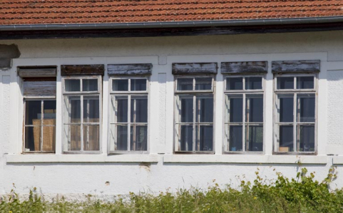 Détail des fenêtres de l'atelier. © Région Bourgogne-Franche-Comté, Inventaire du patrimoine Détail des fenêtres de l'atelier. © Région Bourgogne-Franche-Comté, Inventaire du patrimoine