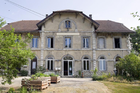 Façade antérieure : avant-corps central. © Région Bourgogne-Franche-Comté, Inventaire du patrimoine Façade antérieure : avant-corps central. © Région Bourgogne-Franche-Comté, Inventaire du patrimoine