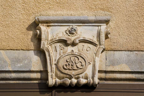 Maison : date et décor du linteau de la porte d'entrée. © Région Bourgogne-Franche-Comté, Inventaire du patrimoine
