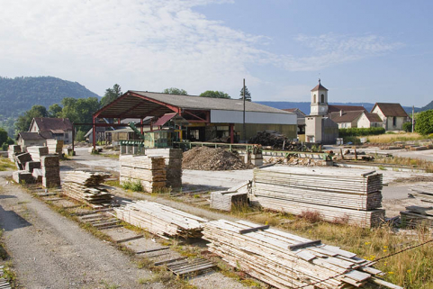 Atelier de fabrication et aire des produits manufacturés, depuis le nord. © Région Bourgogne-Franche-Comté, Inventaire du patrimoine