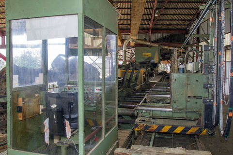Atelier de fabrication de 1980-1982 : scie Gillet et Vigneau. © Région Bourgogne-Franche-Comté, Inventaire du patrimoine