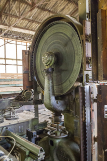 Atelier de fabrication de 1953 : volant et lame de la scie CIP Marqcol (détail). © Région Bourgogne-Franche-Comté, Inventaire du patrimoine