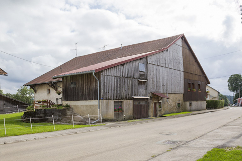 Partie nord côté rue, avec au premier-plan l'extension ancienne. © Région Bourgogne-Franche-Comté, Inventaire du patrimoine