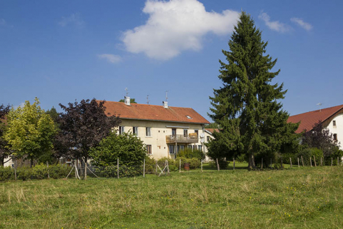 Vue d'ensemble, depuis l'est (façade postérieure). © Région Bourgogne-Franche-Comté, Inventaire du patrimoine