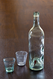 Verres et bouteille réputés fabriqués à la verrerie de la Caborde, commune de Fessevillers (collection Mairie de Fessevillers). © Région Bourgogne-Franche-Comté, Inventaire du patrimoine Verres et bouteille réputés fabriqués à la verrerie de la Caborde, commune de Fessevillers (collection Mairie de Fessevillers). © Région Bourgogne-Franche-Comté, Inventaire du patrimoine