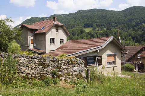 Atelier de fabrication et logement, depuis l'ouest. © Région Bourgogne-Franche-Comté, Inventaire du patrimoine Atelier de fabrication et logement, depuis l'ouest. © Région Bourgogne-Franche-Comté, Inventaire du patrimoine