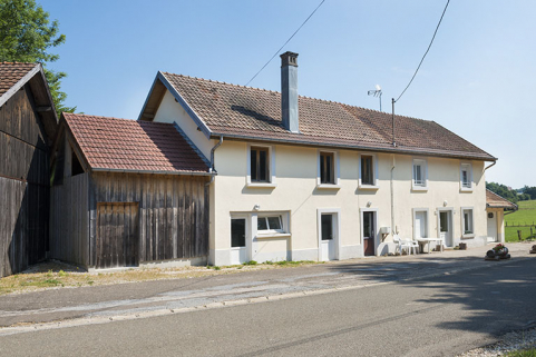Façade antérieure, de trois quarts gauche. © Région Bourgogne-Franche-Comté, Inventaire du patrimoine