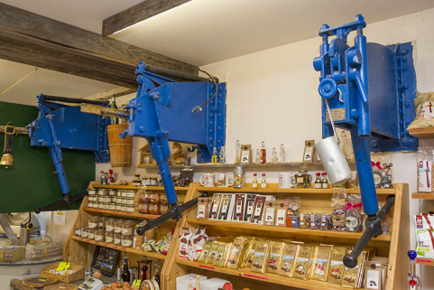 Trois presses. © Région Bourgogne-Franche-Comté, Inventaire du patrimoine Trois presses. © Région Bourgogne-Franche-Comté, Inventaire du patrimoine