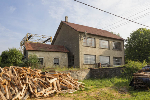 Site rue du Contremont : atelier de fabrication et ancien logement, depuis le sud (façade postérieure). © Région Bourgogne-Franche-Comté, Inventaire du patrimoine Site rue du Contremont : atelier de fabrication et ancien logement, depuis le sud (façade postérieure). © Région Bourgogne-Franche-Comté, Inventaire du patrimoine