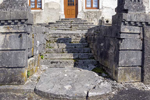 Terrasse surélevée : escalier. © Région Bourgogne-Franche-Comté, Inventaire du patrimoine