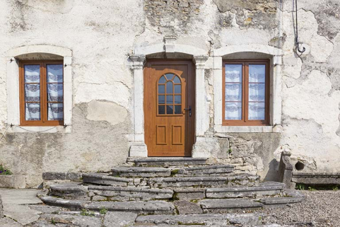 Ferme : perron et entrée sur la façade antérieure. © Région Bourgogne-Franche-Comté, Inventaire du patrimoine