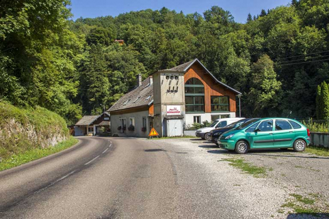 Le logement patronal et le transformateur, depuis la route à l'ouest. © Région Bourgogne-Franche-Comté, Inventaire du patrimoine