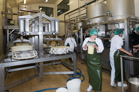 Espaces pédagogiques du hall des technologies laitières et agro-alimentaires. © Région Bourgogne-Franche-Comté, Inventaire du patrimoine