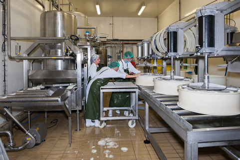 Espaces pédagogiques du hall des technologies laitières et agro-alimentaires. © Région Bourgogne-Franche-Comté, Inventaire du patrimoine