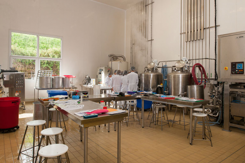 Espaces pédagogiques du hall des technologies laitières et agro-alimentaires. © Région Bourgogne-Franche-Comté, Inventaire du patrimoine