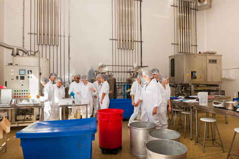 Espaces pédagogiques du hall des technologies laitières et agro-alimentaires. © Région Bourgogne-Franche-Comté, Inventaire du patrimoine
