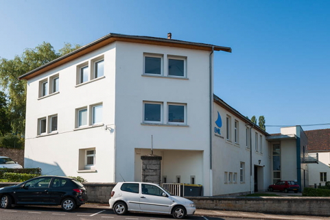 Pignon est du bâtiment d'administration et d'externat. © Région Bourgogne-Franche-Comté, Inventaire du patrimoine