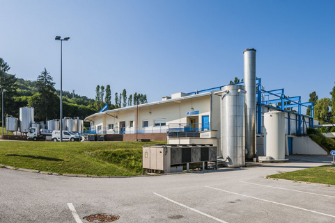 Angle nord-est du hall des technologies laitières et agro-alimentaires. © Région Bourgogne-Franche-Comté, Inventaire du patrimoine