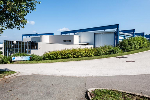Façade ouest, entrée des salles de cours du hall des technologies laitières et agro-alimentaires. © Région Bourgogne-Franche-Comté, Inventaire du patrimoine