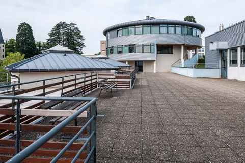 Face est de la tour vue depuis la terrasse du bâtiment des ateliers.  © Région Bourgogne-Franche-Comté, Inventaire du patrimoine
