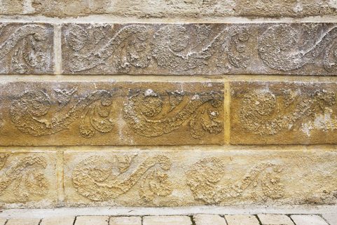 Façade antérieure : décor de l'enduit en partie basse. © Région Bourgogne-Franche-Comté, Inventaire du patrimoine