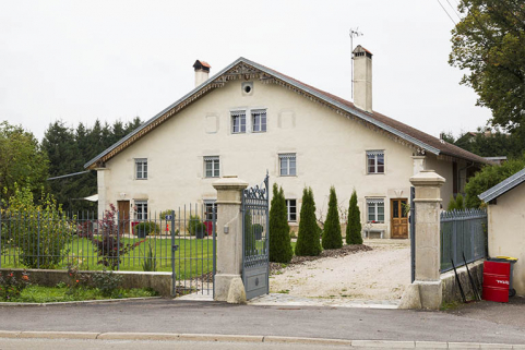 Ferme (au n° 8) : vue d'ensemble, depuis l'est (façade antérieure). © Région Bourgogne-Franche-Comté, Inventaire du patrimoine