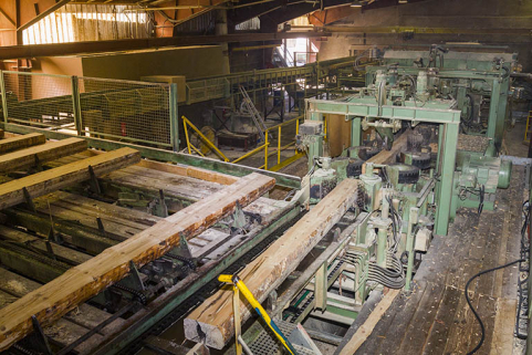 Atelier de débitage (N) : ligne "canter", pour les commandes destinées à la grande distribution. © Région Bourgogne-Franche-Comté, Inventaire du patrimoine