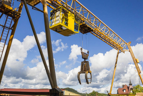 Portique roulant : cabine de commande et pince. © Région Bourgogne-Franche-Comté, Inventaire du patrimoine