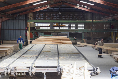 Atelier de triage et d'empilage (G) : convoyeur. © Région Bourgogne-Franche-Comté, Inventaire du patrimoine