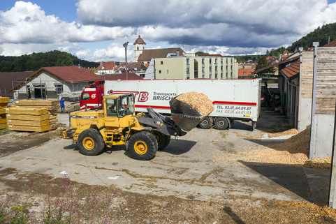 Silos à copeaux (B) : chargement d'un camion. © Région Bourgogne-Franche-Comté, Inventaire du patrimoine